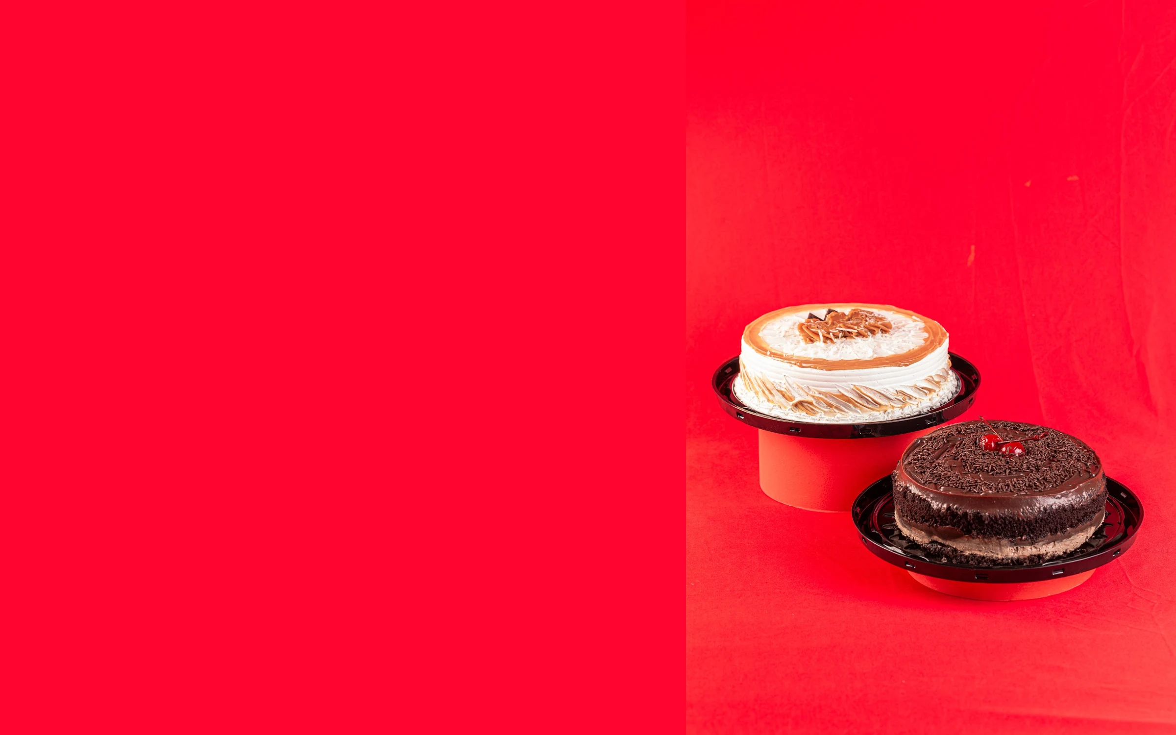 Bolos da Notável com cobertura artesanal de chocolate e merengue