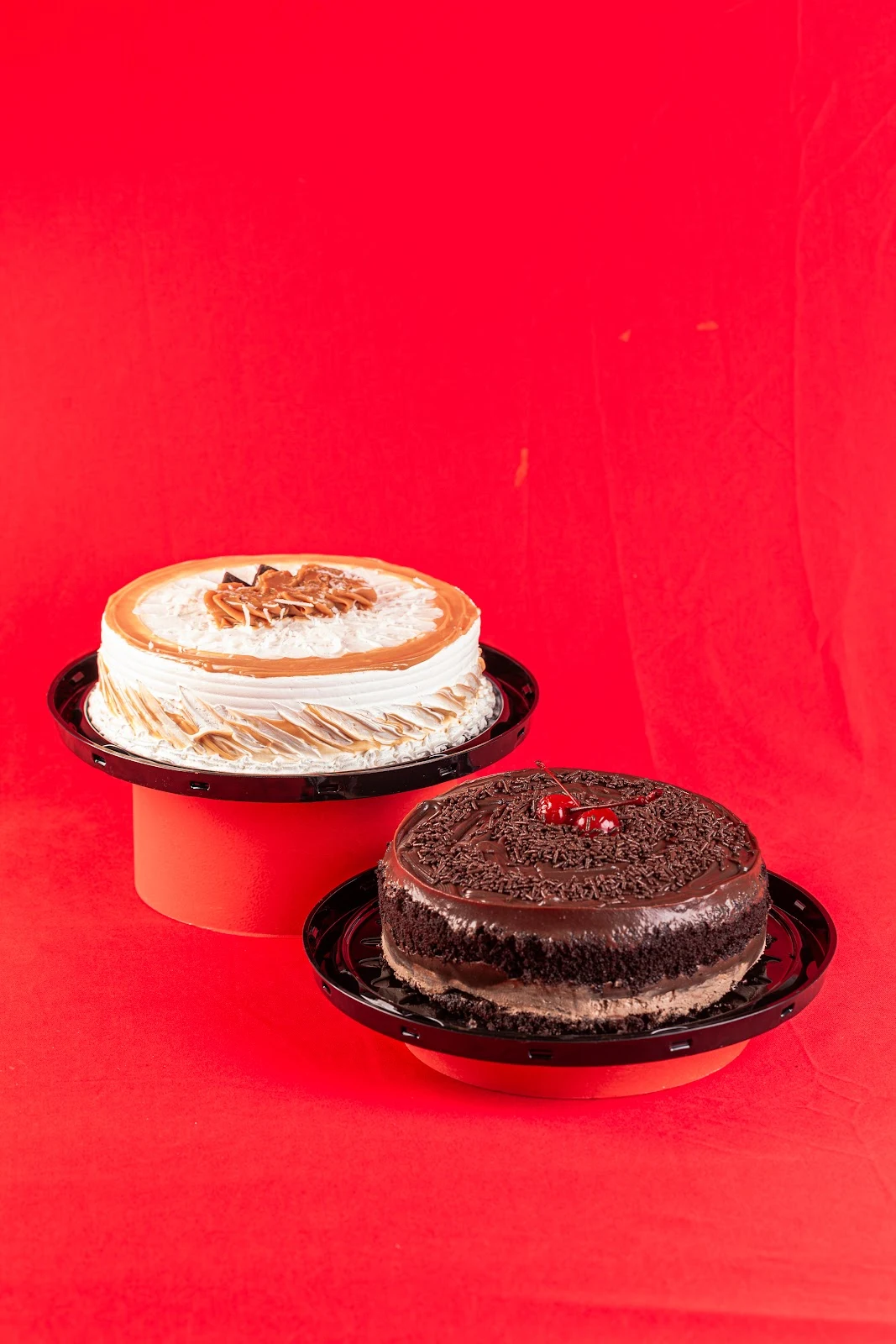 Bolos de chocolate e merengue da Notável